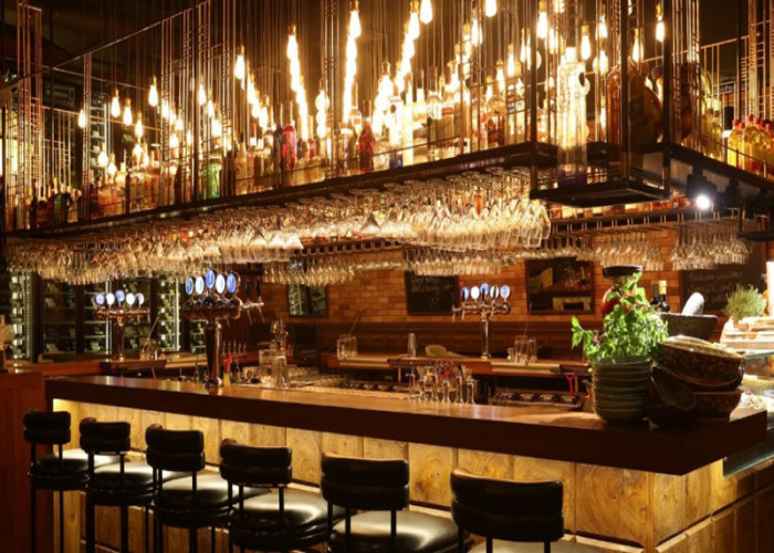 BUSINESS FOR SALE !!!  Luxurious Running Restaurant and Pub For sale in Jumeriah  