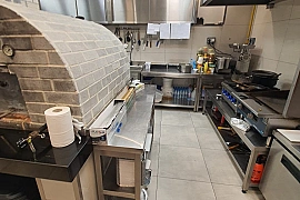 SMALL RESTAURANT BUSINESS (OPERATED) IN COMMUNITY MALL (DUBAI) For Sale